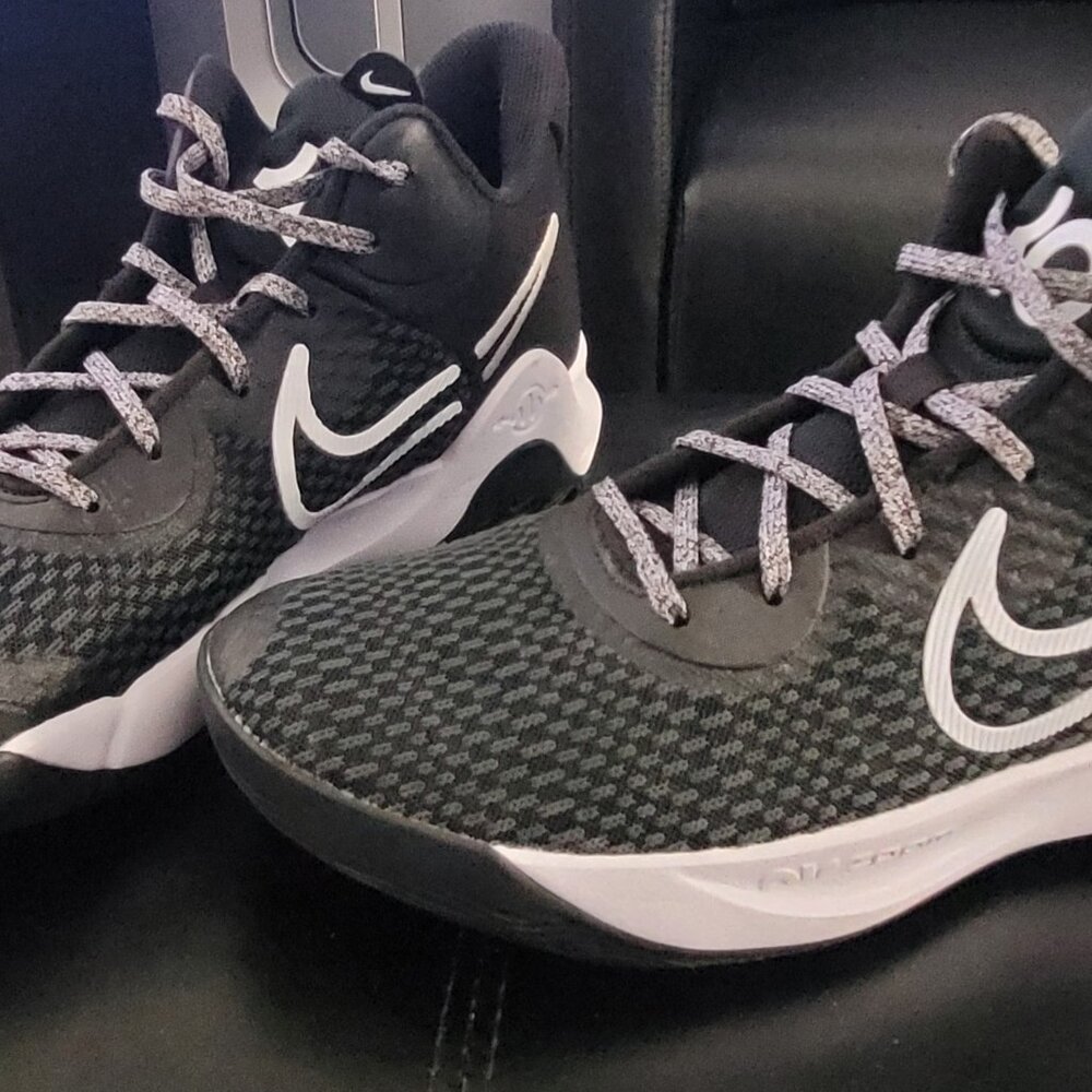 Nike Men's KD Trey 5 IX Basketball Sneakers 9.5 M US